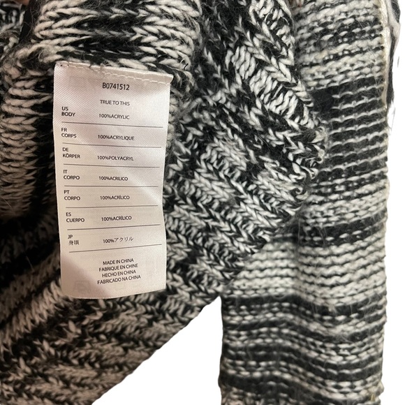 VOLCOM Women’s Gray Tribal Knit Cardigan Hoodie Size XS Aztec Boho Fringe Zip Up - Picture 5 of 7